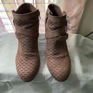 Indigo taupe leather booties size 9.